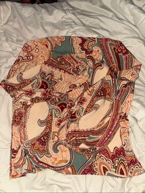 Paisley Print woman’s shirt. Off the sholder